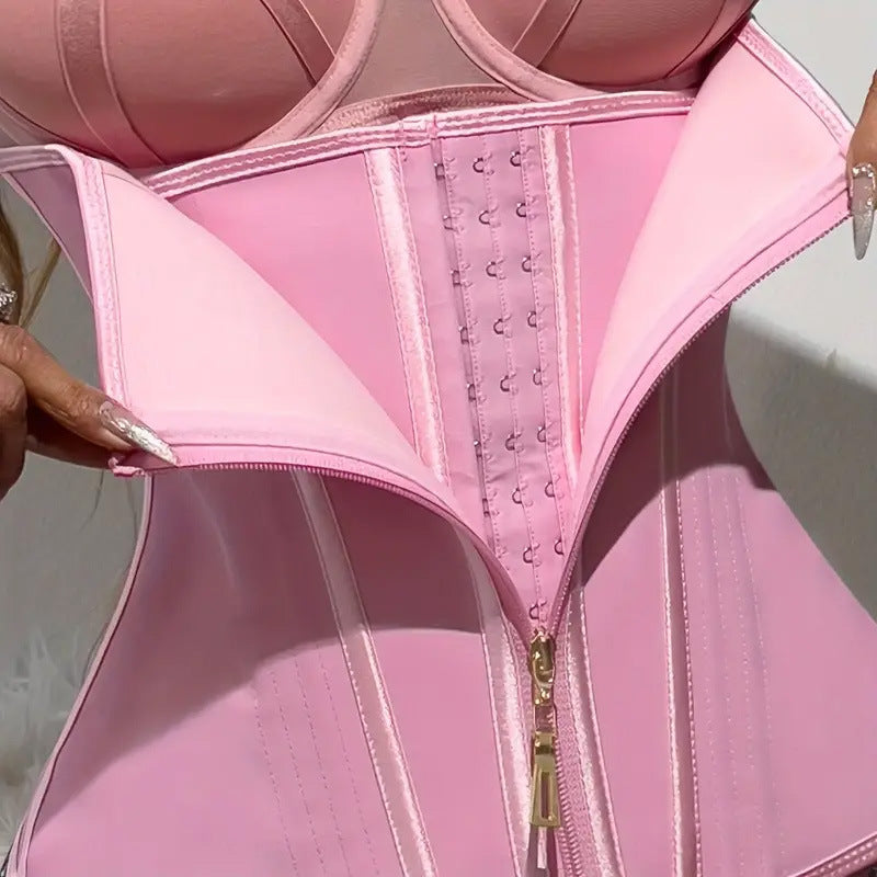 SculptZipâ˘- Shaping Waist with Closure For Maximum Control.