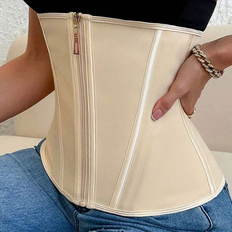 SculptZipâ˘- Shaping Waist with Closure For Maximum Control.