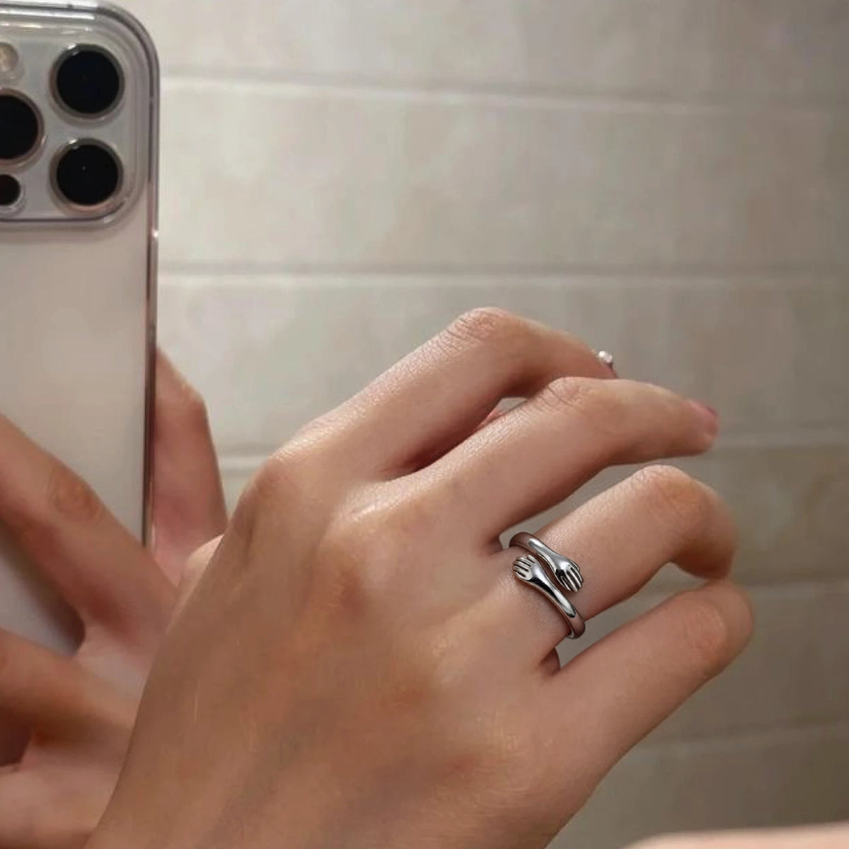 Huggi hug ring in a mirror selfie