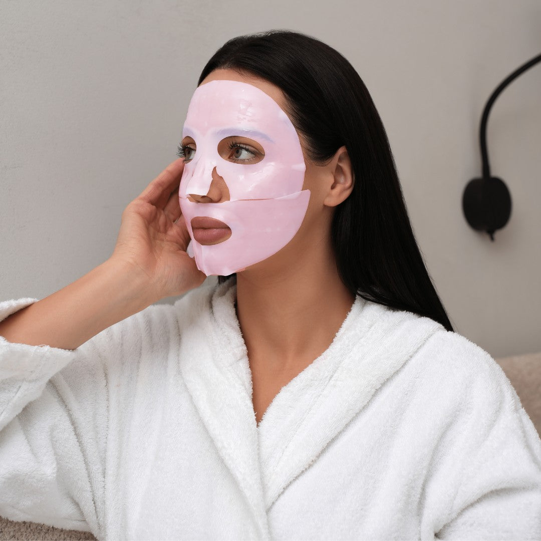 Woman wearing the pink Seoléa hydrogel mask